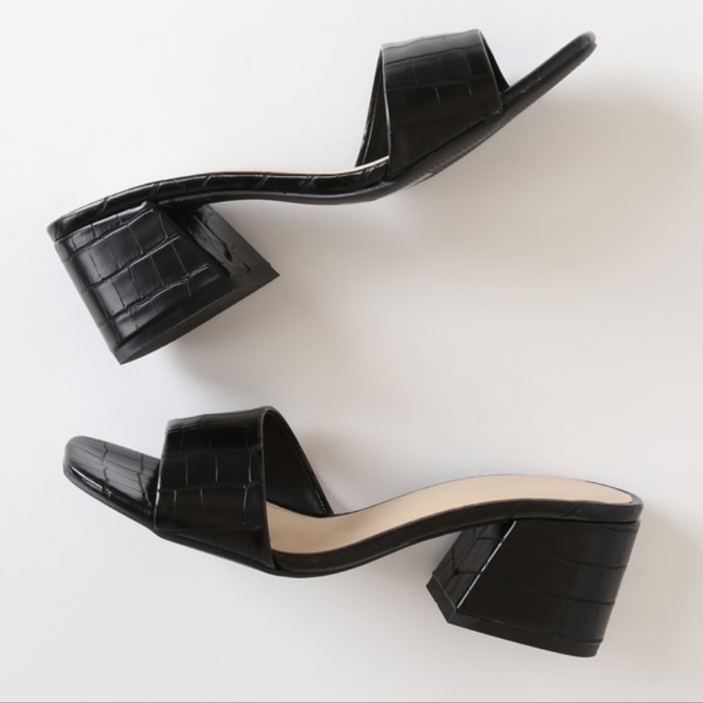 Sandals - Picture 2 of 4